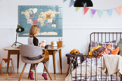 Decoratief glazen wandbord beschrijfbaar en magnetisch Een wereldkaart met persoonlijke herinneringen.