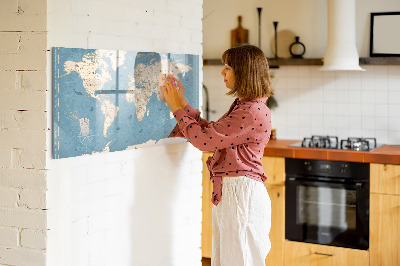 Decoratief glazen wandbord beschrijfbaar en magnetisch Een wereldkaart met persoonlijke herinneringen.