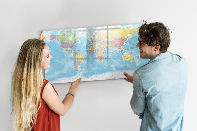 Decoratief glazen wandbord beschrijfbaar en magnetisch Een wereldkaart met persoonlijke herinneringen.