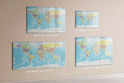 Decoratief glazen wandbord beschrijfbaar en magnetisch Een wereldkaart met persoonlijke herinneringen.