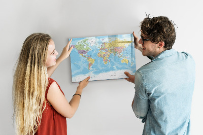 Decoratief glazen wandbord beschrijfbaar en magnetisch Een wereldkaart met persoonlijke herinneringen.