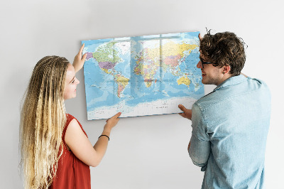 Decoratief glazen wandbord beschrijfbaar en magnetisch Een wereldkaart met persoonlijke herinneringen.
