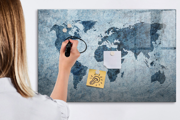 Decoratief glazen wandbord beschrijfbaar en magnetisch Een wereldkaart met persoonlijke herinneringen.