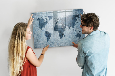 Decoratief glazen wandbord beschrijfbaar en magnetisch Een wereldkaart met persoonlijke herinneringen.