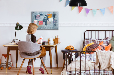 Decoratief glazen wandbord beschrijfbaar en magnetisch Een wereldkaart met persoonlijke herinneringen.