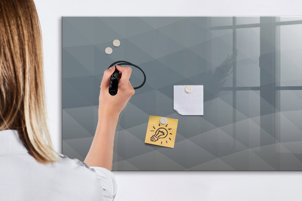 Decoratief glazen wandbord beschrijfbaar en magnetisch Herinneringen vastleggen in een moderne stijl.