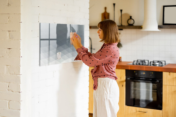 Decoratief glazen wandbord beschrijfbaar en magnetisch Herinneringen vastleggen in een moderne stijl.