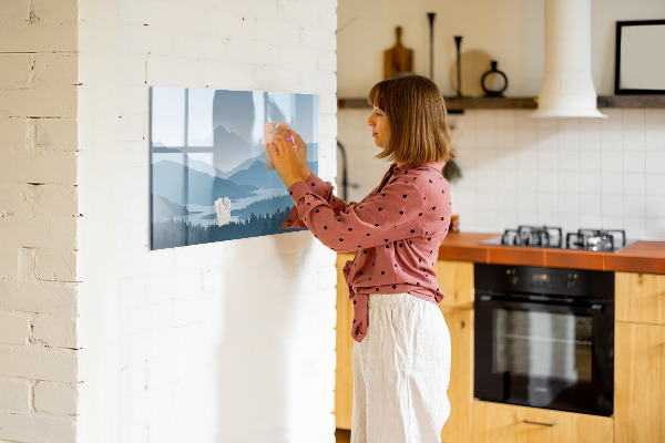 Decoratief glazen wandbord beschrijfbaar en magnetisch Een landschap met een plek voor herinneringen.