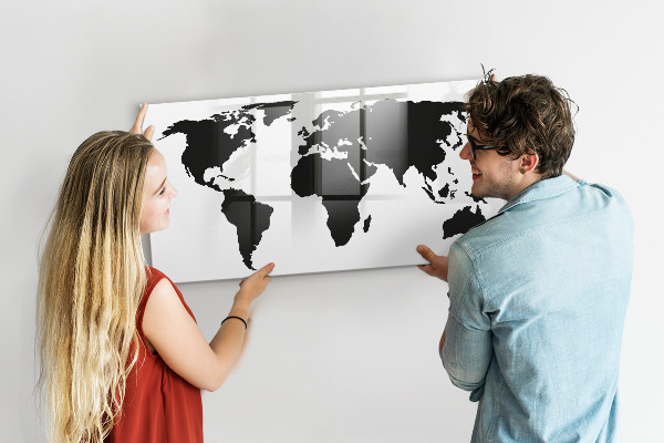 Memobord van glas met print inclusief neodymium magneten Een wereldkaart met herdenkingsplaatsen.