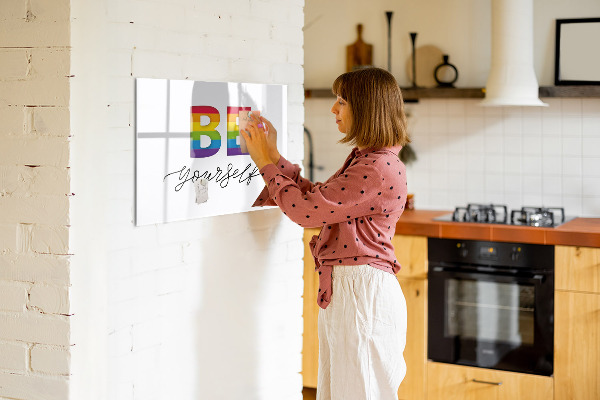 Decoratief glazen wandbord beschrijfbaar en magnetisch Wees jezelf en deel momenten.