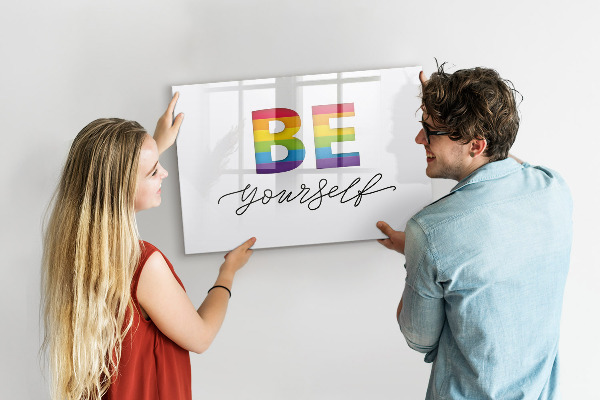 Decoratief glazen wandbord beschrijfbaar en magnetisch Wees jezelf en deel momenten.