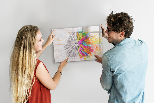 Decoratief glazen wandbord beschrijfbaar en magnetisch Een creatieve ruimte voor herinneringen en ideeën.