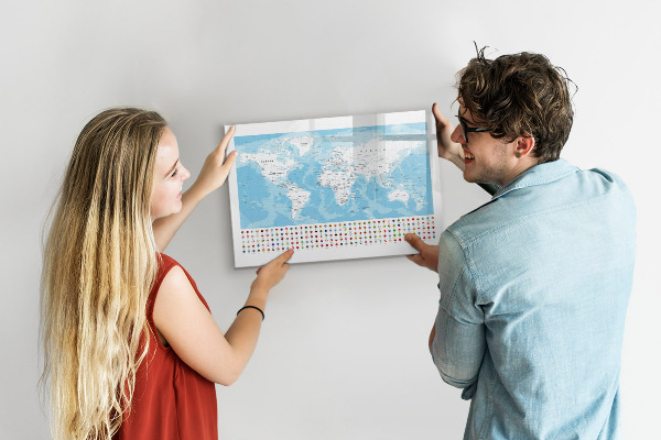 Memobord van glas met print inclusief neodymium magneten Wereldkaart met plaatsen om te markeren