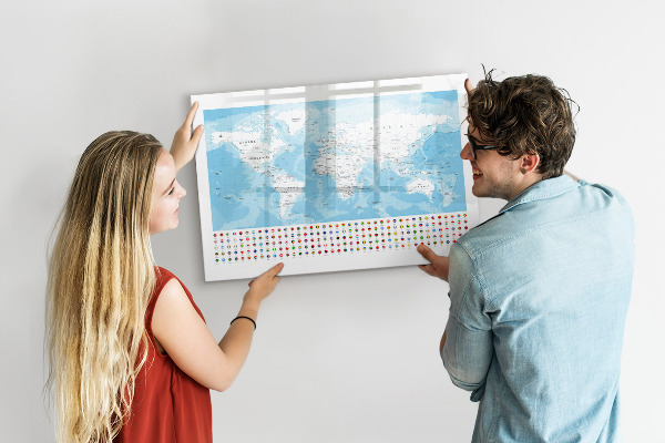 Memobord van glas met print inclusief neodymium magneten Wereldkaart met plaatsen om te markeren