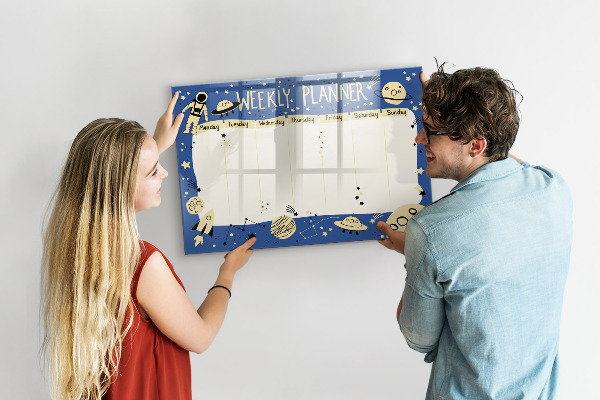 Decoratief glazen wandbord beschrijfbaar en magnetisch Weekplanner met een ruimtethema