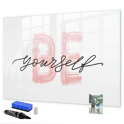 Decoratief glazen wandbord beschrijfbaar en magnetisch Een inspirerende plek voor herinneringen en foto's.