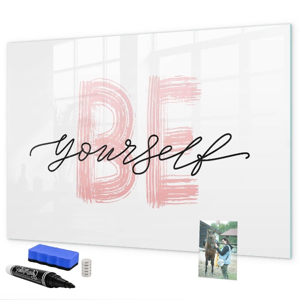 Decoratief glazen wandbord beschrijfbaar en magnetisch Een inspirerende plek voor herinneringen en foto's.