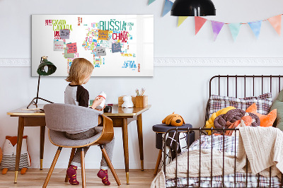 Decoratief glazen wandbord beschrijfbaar en magnetisch Een wereldkaart met persoonlijke herinneringen.