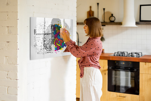 Decoratief glazen wandbord beschrijfbaar en magnetisch Een creatieve ruimte voor herinneringen en ideeën.