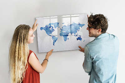 Decoratief glazen wandbord beschrijfbaar en magnetisch Een wereldkaart met persoonlijke herinneringen.