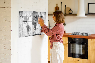 Decoratief glazen wandbord beschrijfbaar en magnetisch Een wereldkaart met persoonlijke herinneringen.