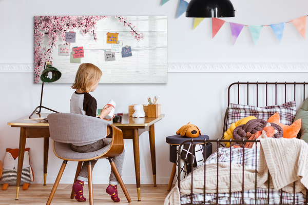 Decoratief glazen wandbord beschrijfbaar en magnetisch Een creatieve ruimte voor het presenteren van foto's