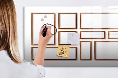 Decoratief glazen wandbord beschrijfbaar en magnetisch Een creatieve ruimte voor herinneringen en foto's