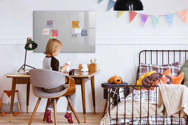Decoratief glazen wandbord beschrijfbaar en magnetisch Een praktisch prikbord voor notities en foto's.