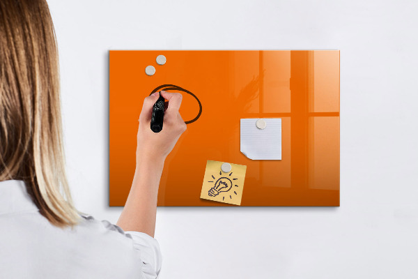 Decoratief glazen wandbord beschrijfbaar en magnetisch Een creatieve manier om je foto's te presenteren.