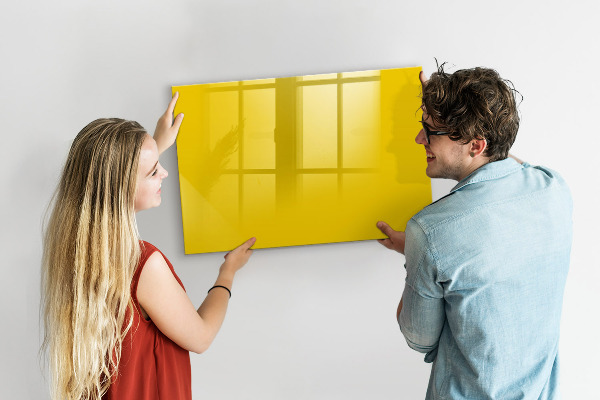 Decoratief glazen wandbord beschrijfbaar en magnetisch Een kleurrijk prikbord voor notities en foto's