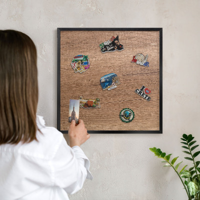 Wandbord voor magneten in een zwarte lijst Houtstructuur