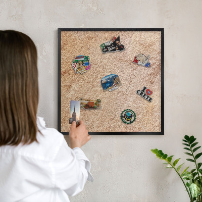 Wandbord voor magneten in een zwarte lijst Steenstructuur