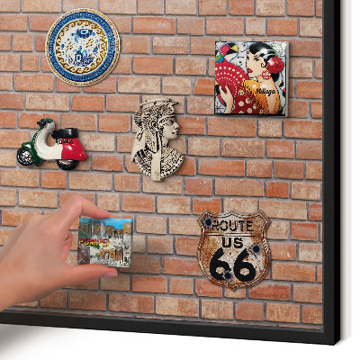 Wandbord voor magneten in een zwarte lijst Bakstenen muur
