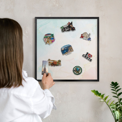 Wandbord voor magneten in een zwarte lijst Pastel elegantie