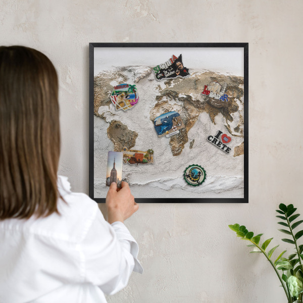 Wandbord voor magneten in een zwarte lijst Reliëfkaart