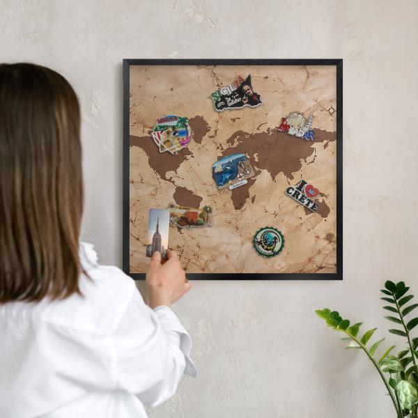 Wandbord voor magneten in een zwarte lijst Wereldkaart