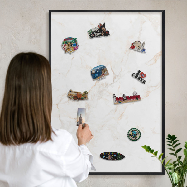Wandbord voor magneten in een zwarte lijst Marmeren elegantie