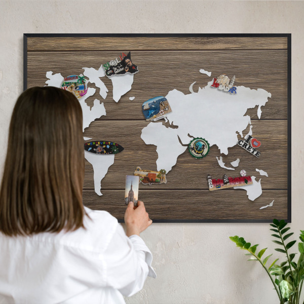 Wandbord voor magneten in een zwarte lijst Houten kaart
