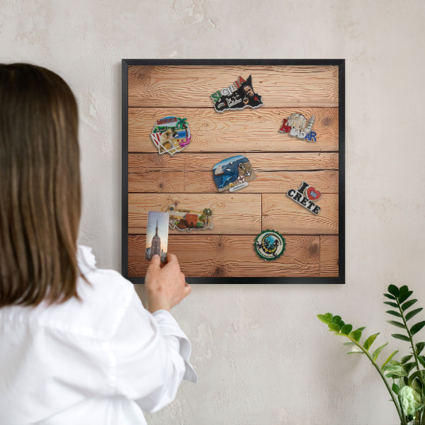 Wandbord voor magneten in een zwarte lijst Houten planken
