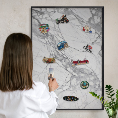 Wandbord voor magneten in een zwarte lijst Marmeren elegantie