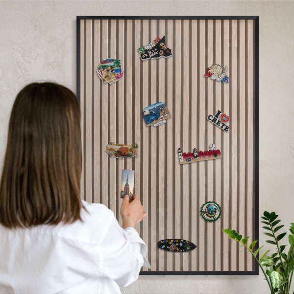 Wandbord voor magneten in een zwarte lijst Rustige structuur