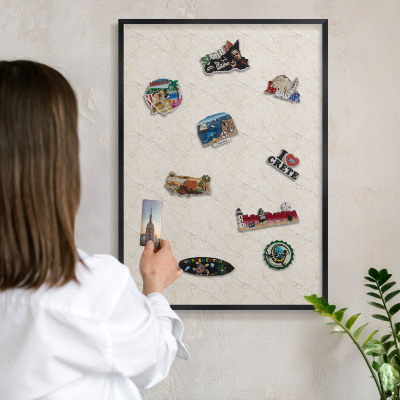 Metalen bord voor magneten met zwarte lijst Marmeren elegantie