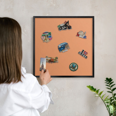 Metalen bord voor magneten met zwarte lijst Pastel oranje