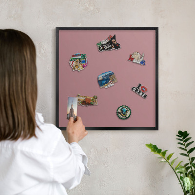 Wandbord voor magneten in een zwarte lijst Oudroze