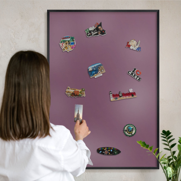 Wandbord voor magneten in een zwarte lijst Paarse kleur