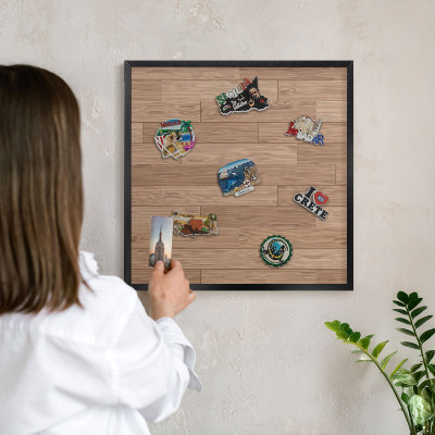 Wandbord voor magneten in een zwarte lijst Houten patroon