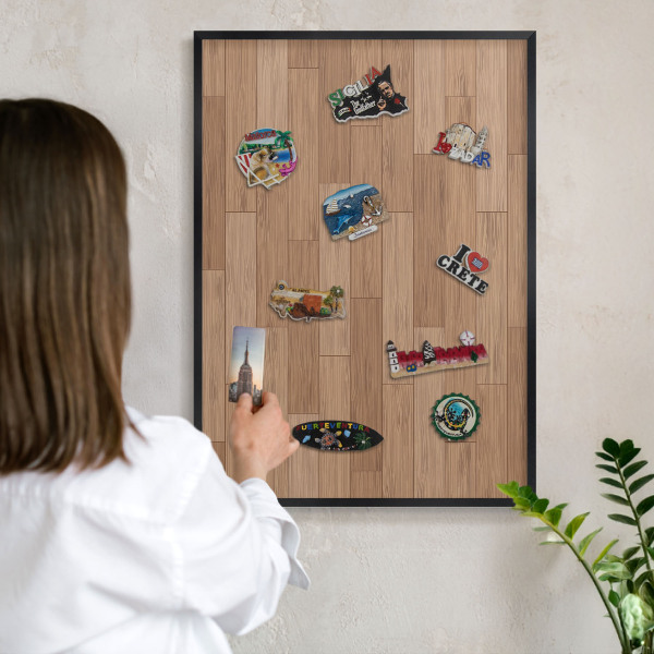 Wandbord voor magneten in een zwarte lijst Houten patroon