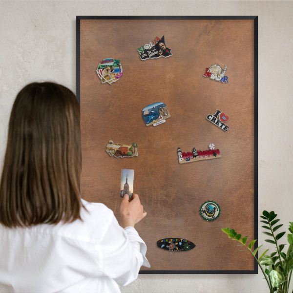 Wandbord voor magneten in een zwarte lijst Bruine textuur