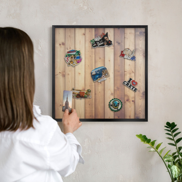 Wandbord voor magneten in een zwarte lijst Houten planken