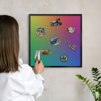 Metalen bord voor magneten met zwarte lijst Regenbooggradient